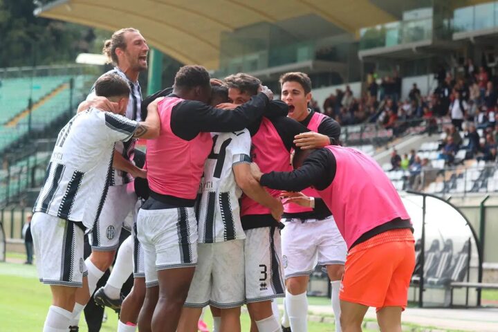 la Robur vince allo stadio “Artemio Franchi” contro il Seravezza per 3-2